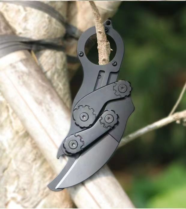 5CR13MOV Blade Mechanical Claw Knife